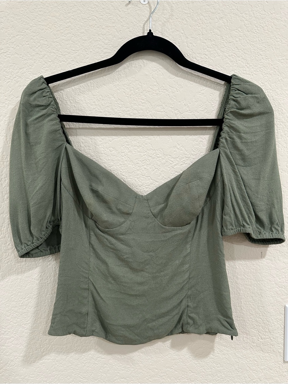 Aritzia Wilfred Sage Puff Sleeve Sweetheart Top